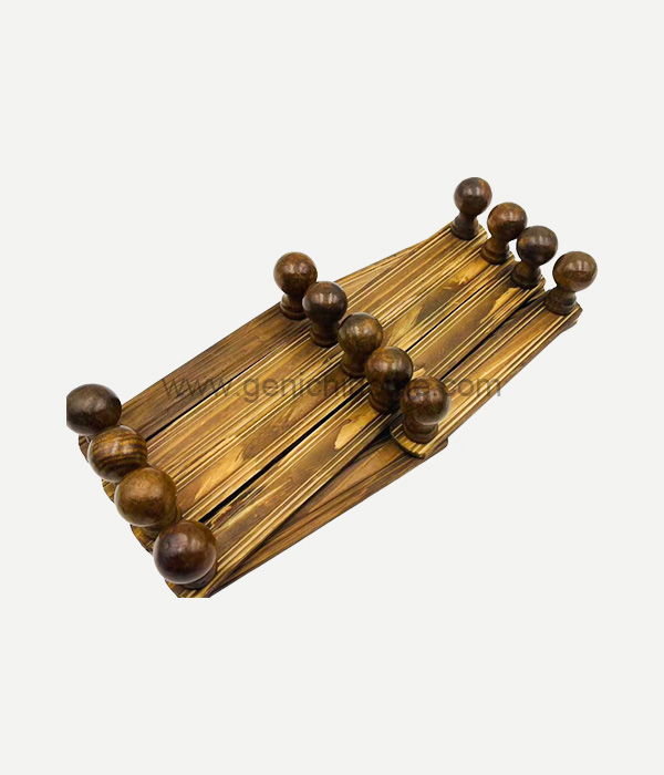 壁に取り付けられたハンガーパイン炭化